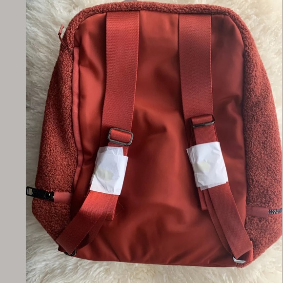 LULULEMON CITY ADVENTURER 🎒MINI SHERPA FLEECE 10L - Picture 9 of 9